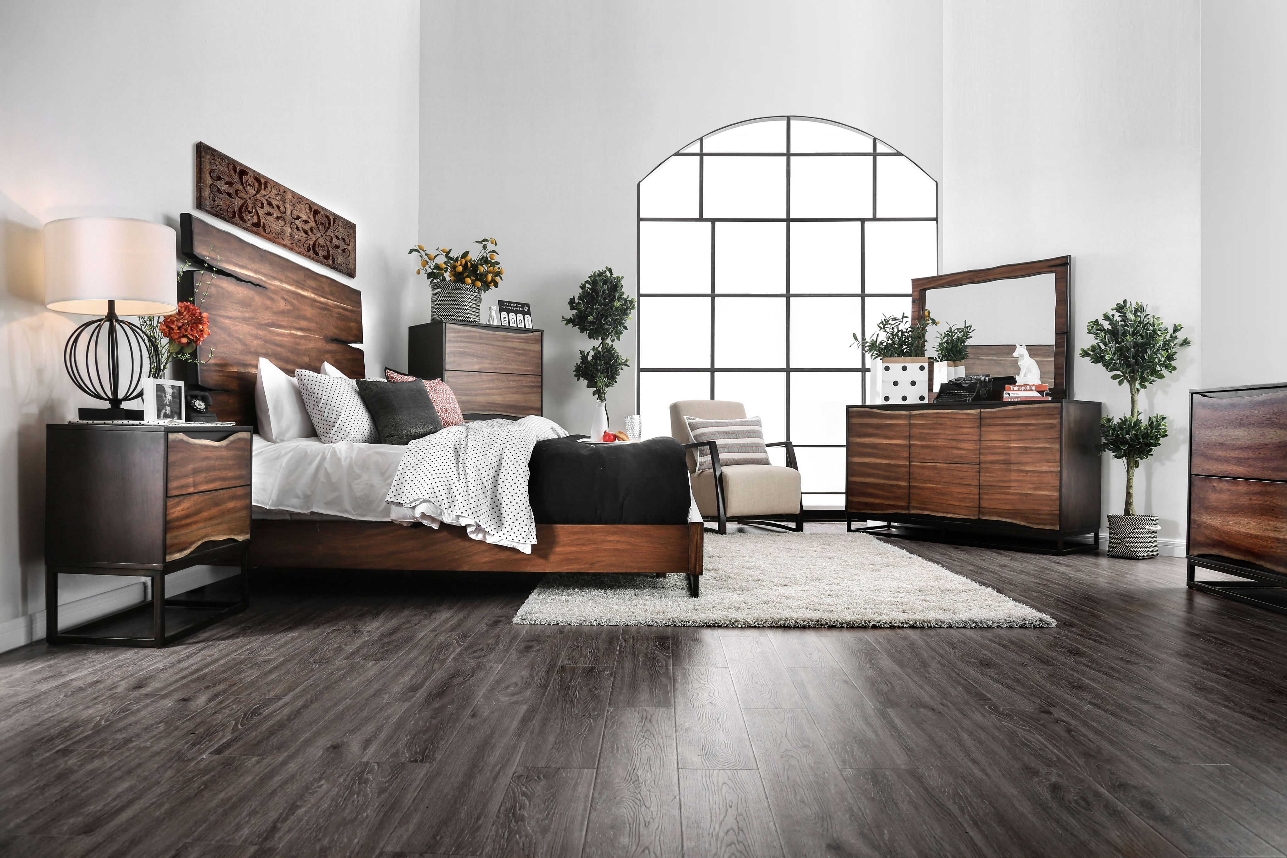 Ryel Rustic Split Headboard Panel Bed in Queen