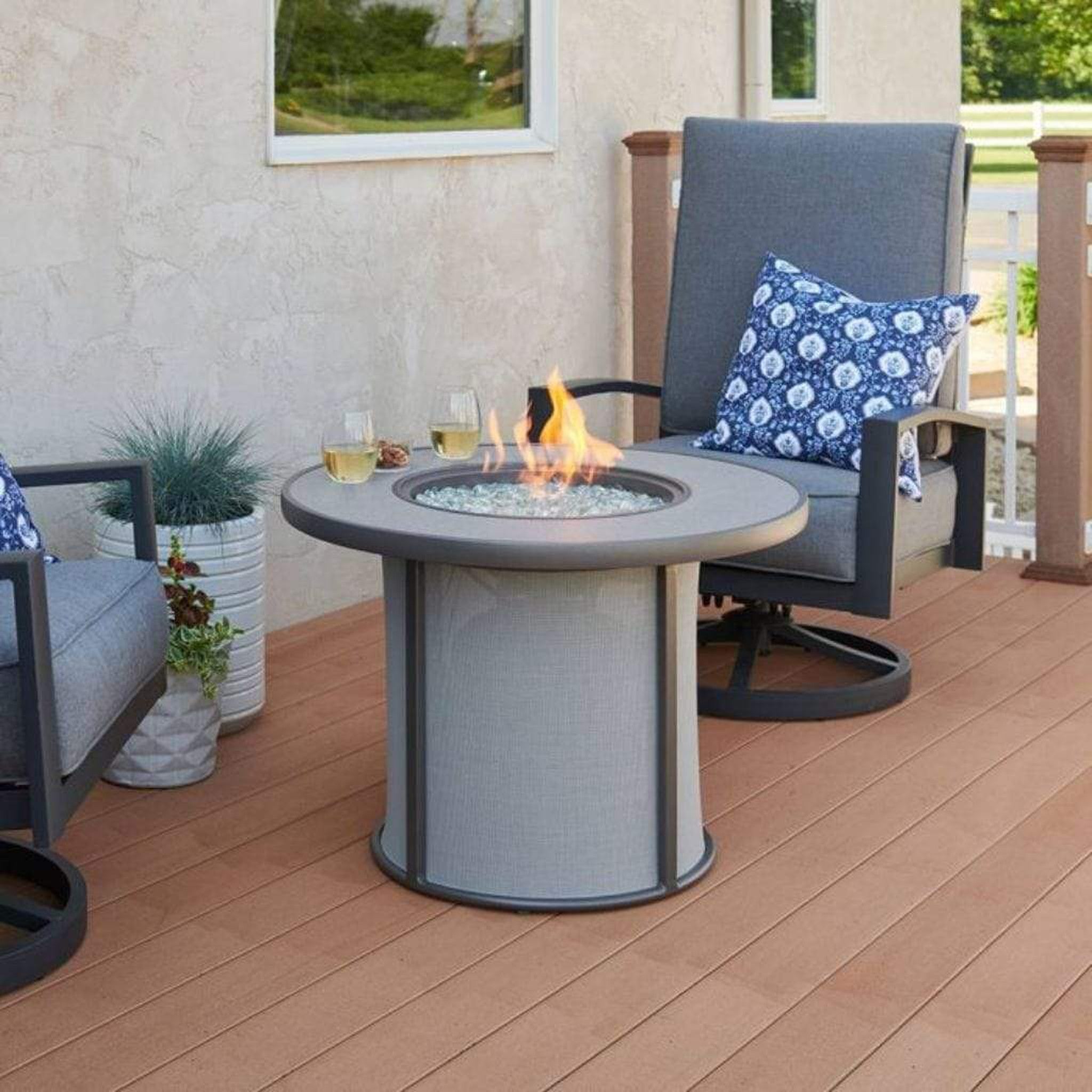 The Outdoor GreatRoom Company Stonefire 31" Round Gas Fire Pit Table with Dora Brown Composite Top