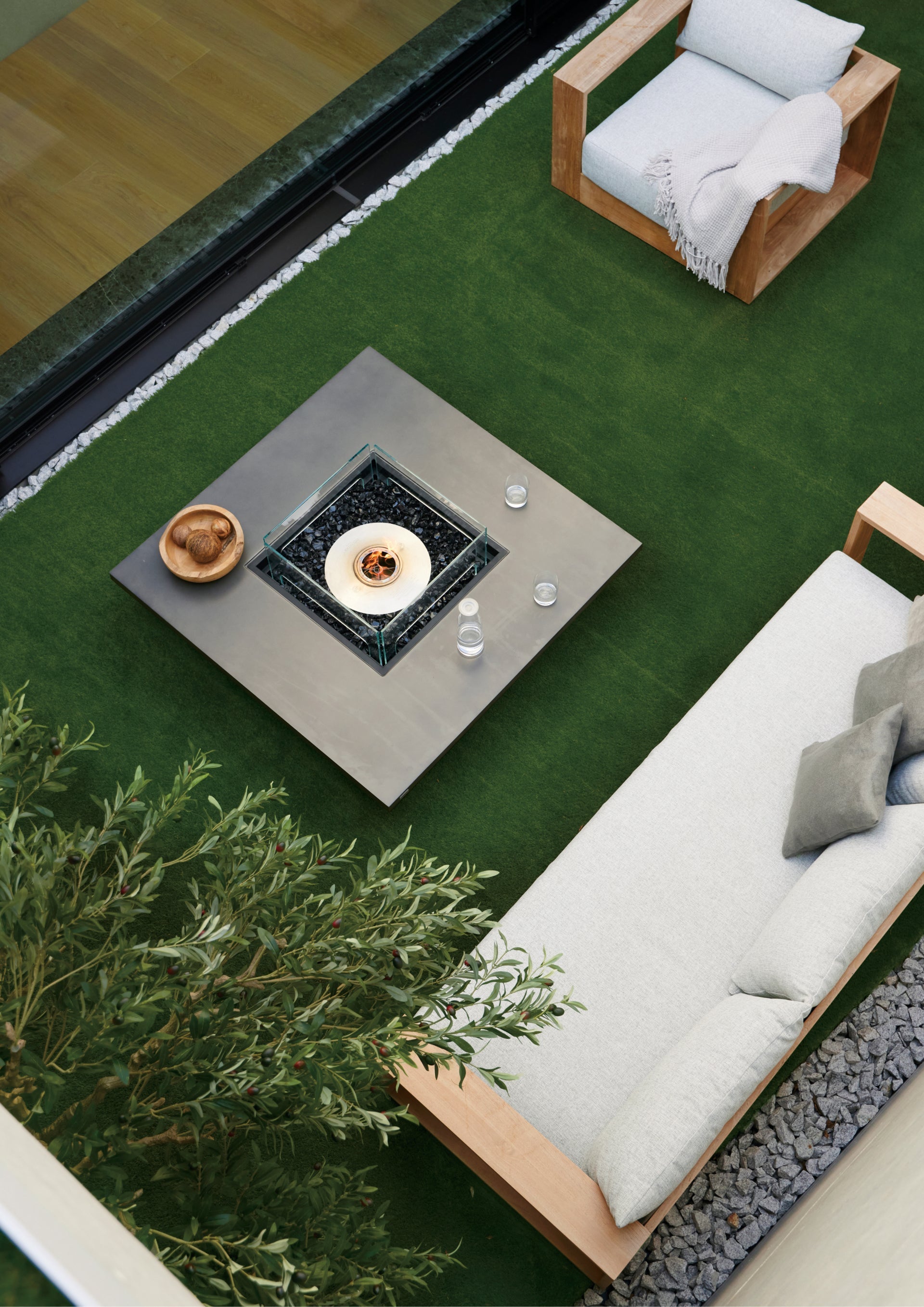 EcoSmart Fire Vertigo 50" Graphite Freestanding Indoor Fire Table with Black Burner – Sleek Concrete Surface by MAD Design Group