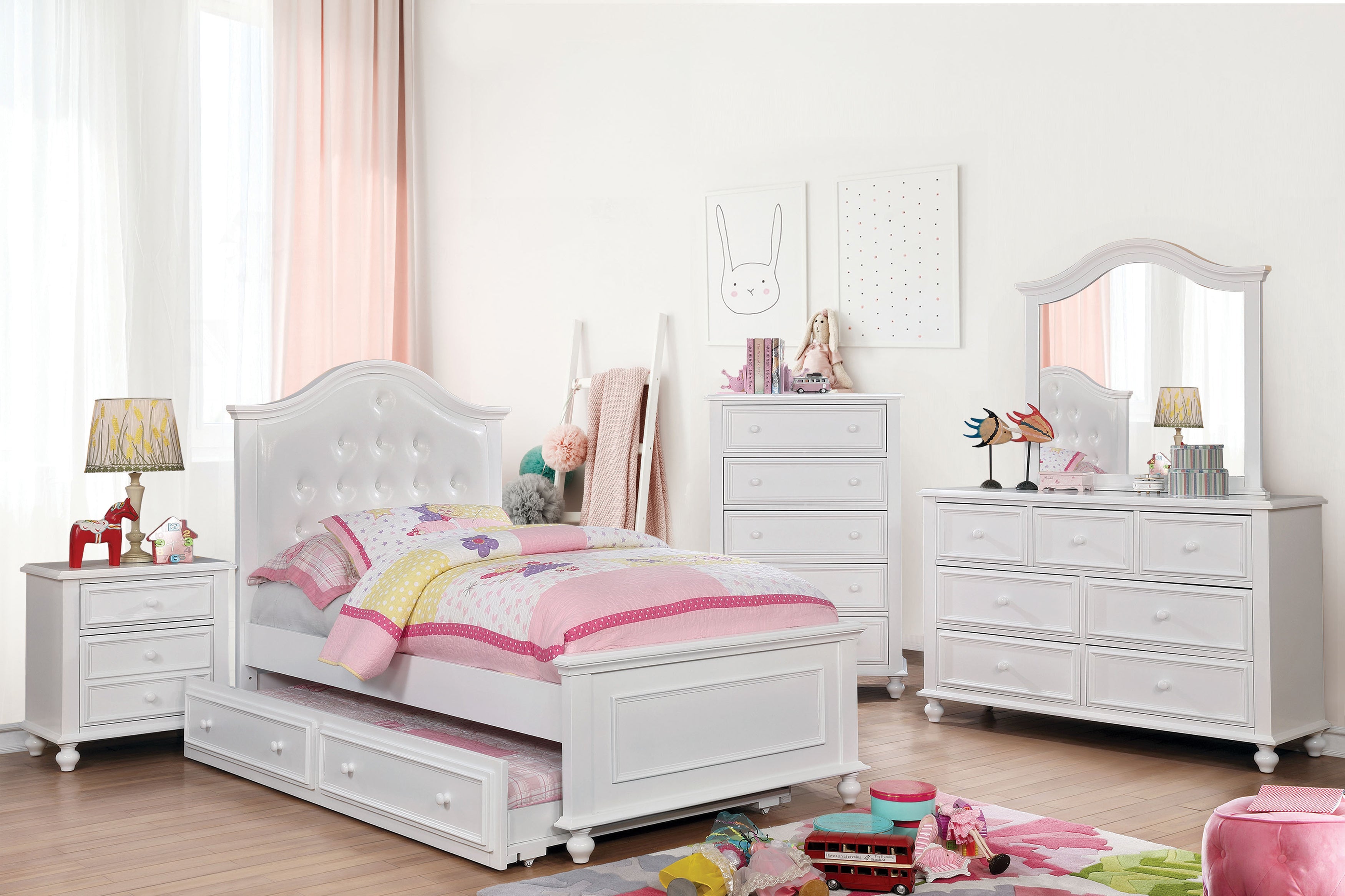 Ben Traditional 3-Drawer Nightstand in White