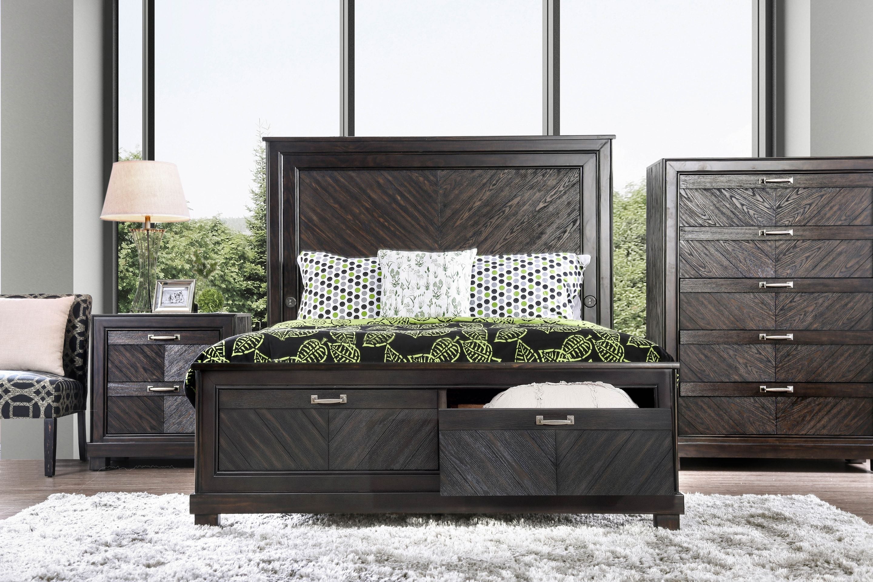 Palita Transitional Solid Wood Platform Bed in Queen