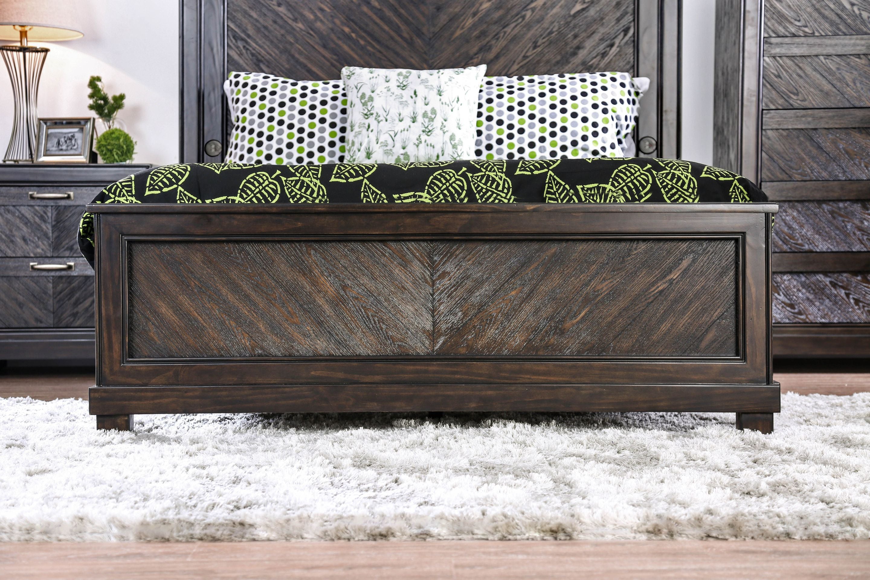 Palita Transitional Solid Wood Platform Bed in Queen