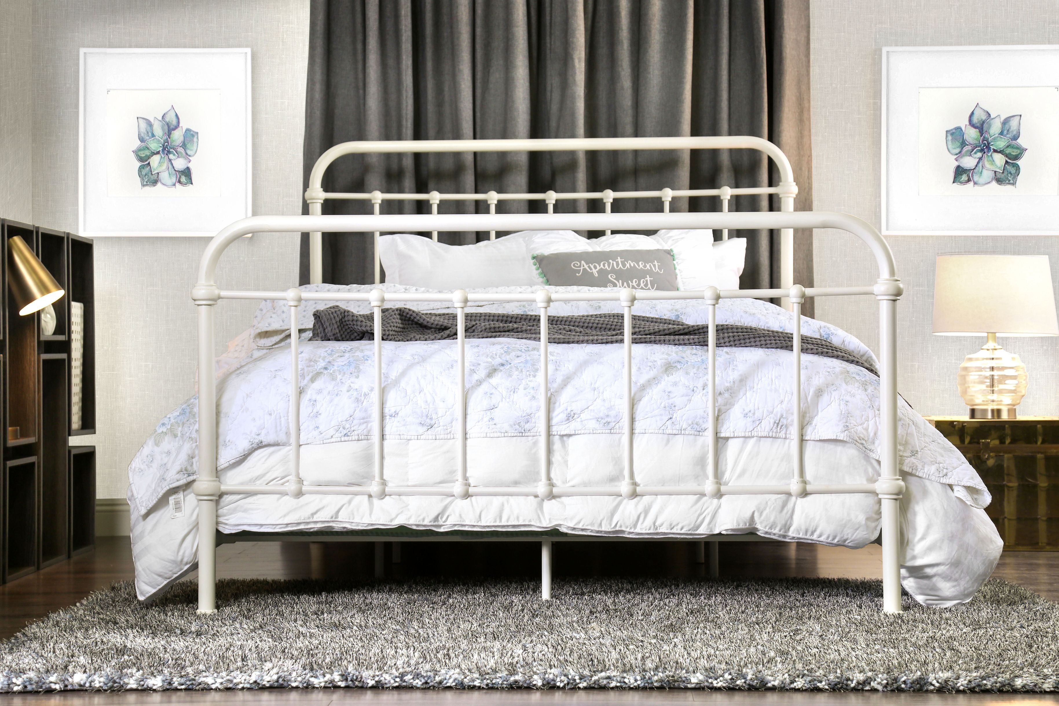 Verdi Contemporary Metal Full Panel Bed in Vintage White