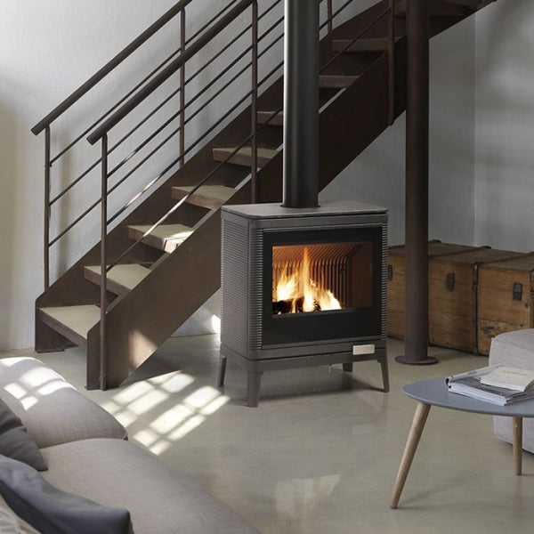 Invicta Kazan 26" Traditional Vented Freestanding Wood Burning Stove