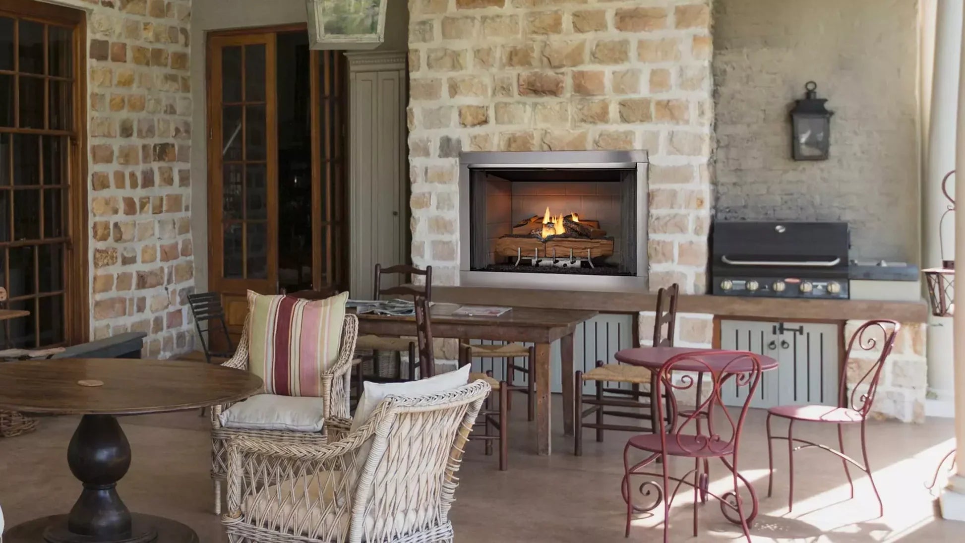 Majestic Vesper Traditional 42" Outdoor Vent Free Gas Fireplace Firebox VOFB42
